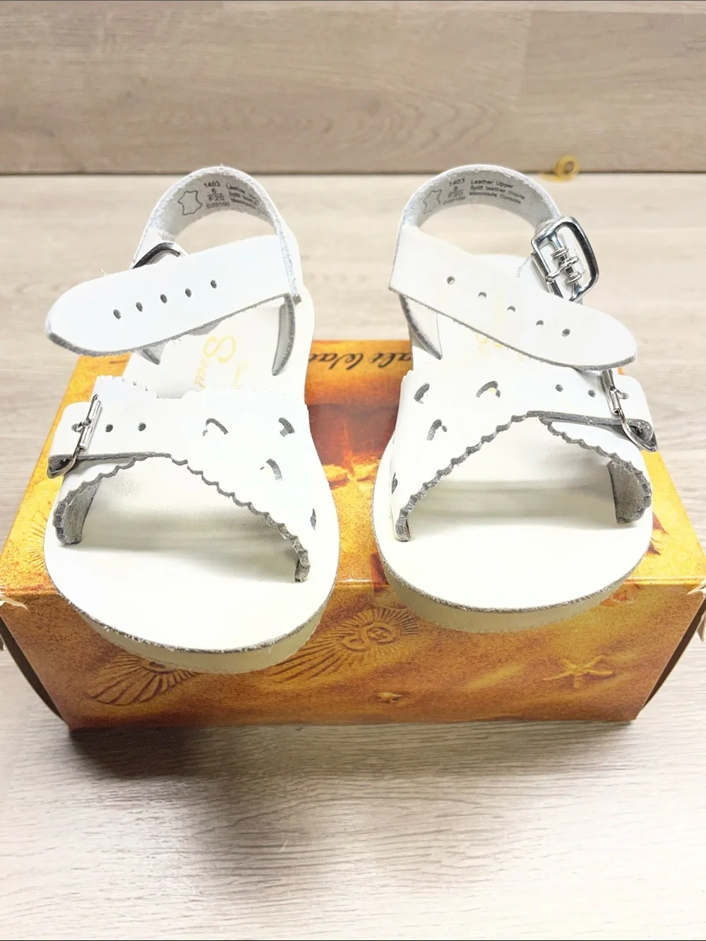 Girls White Scalloped Strap Buckle Sandals #390